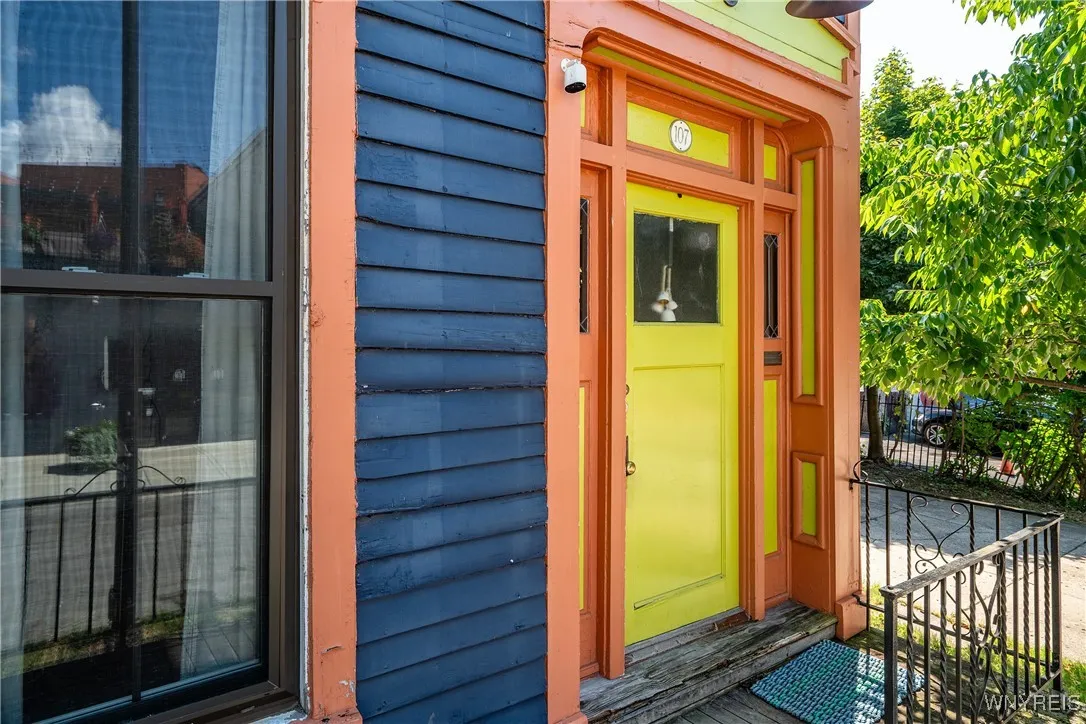 107 College Street, Buffalo, New York 14201, Buffalo, New York 14201, 3 Bedrooms Bedrooms, 12 Rooms Rooms,2 BathroomsBathrooms,Residential,For Sale,107 College Street, Buffalo, New York 14201,B1632557