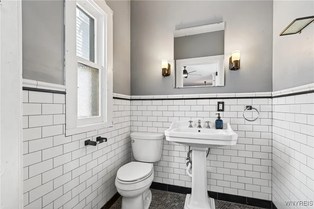 107 College Street, Buffalo, New York 14201, Buffalo, New York 14201, 3 Bedrooms Bedrooms, 12 Rooms Rooms,2 BathroomsBathrooms,Residential,For Sale,107 College Street, Buffalo, New York 14201,B1632557