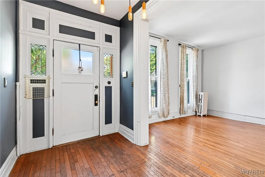 107 College Street, Buffalo, New York 14201, Buffalo, New York 14201, 3 Bedrooms Bedrooms, 12 Rooms Rooms,2 BathroomsBathrooms,Residential,For Sale,107 College Street, Buffalo, New York 14201,B1632557