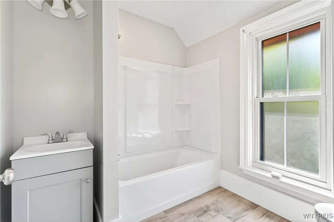 107 College Street, Buffalo, New York 14201, Buffalo, New York 14201, 3 Bedrooms Bedrooms, 12 Rooms Rooms,2 BathroomsBathrooms,Residential,For Sale,107 College Street, Buffalo, New York 14201,B1632557