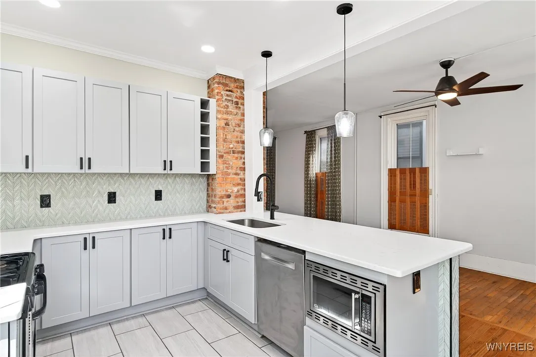 107 College Street, Buffalo, New York 14201, Buffalo, New York 14201, 3 Bedrooms Bedrooms, 12 Rooms Rooms,2 BathroomsBathrooms,Residential,For Sale,107 College Street, Buffalo, New York 14201,B1632557