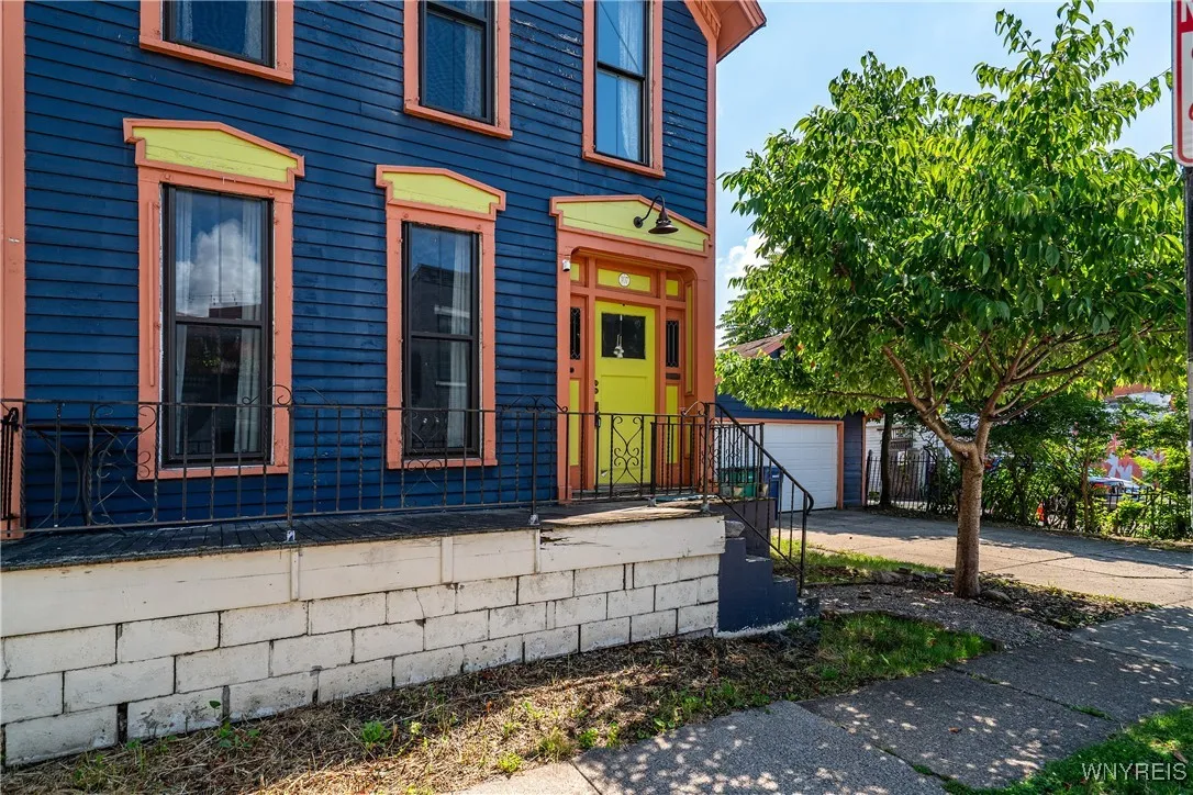 107 College Street, Buffalo, New York 14201, Buffalo, New York 14201, 3 Bedrooms Bedrooms, 12 Rooms Rooms,2 BathroomsBathrooms,Residential,For Sale,107 College Street, Buffalo, New York 14201,B1632557