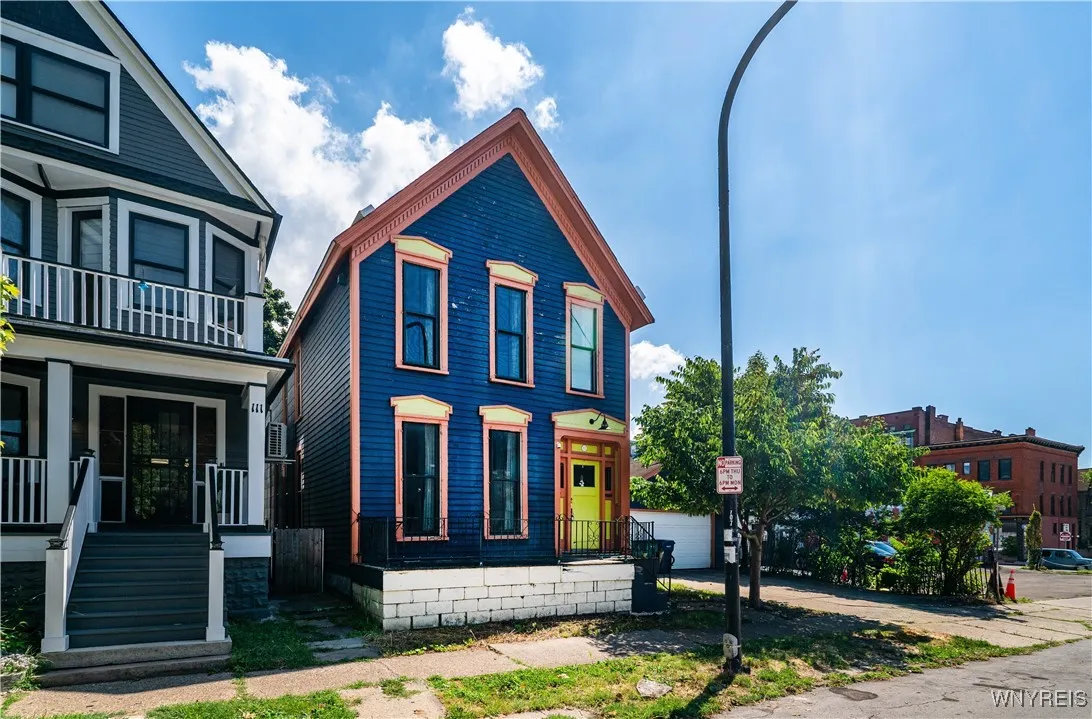 107 College Street, Buffalo, New York 14201, Buffalo, New York 14201, 3 Bedrooms Bedrooms, 12 Rooms Rooms,2 BathroomsBathrooms,Residential,For Sale,107 College Street, Buffalo, New York 14201,B1632557