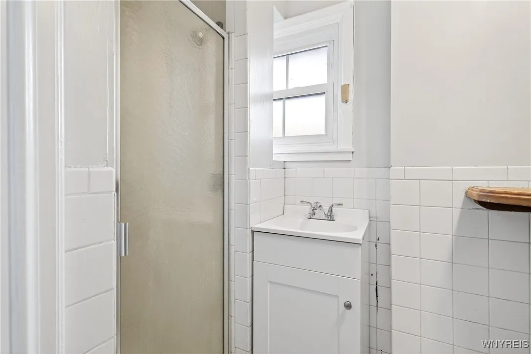 107 College Street, Buffalo, New York 14201, Buffalo, New York 14201, 3 Bedrooms Bedrooms, 12 Rooms Rooms,2 BathroomsBathrooms,Residential,For Sale,107 College Street, Buffalo, New York 14201,B1632557
