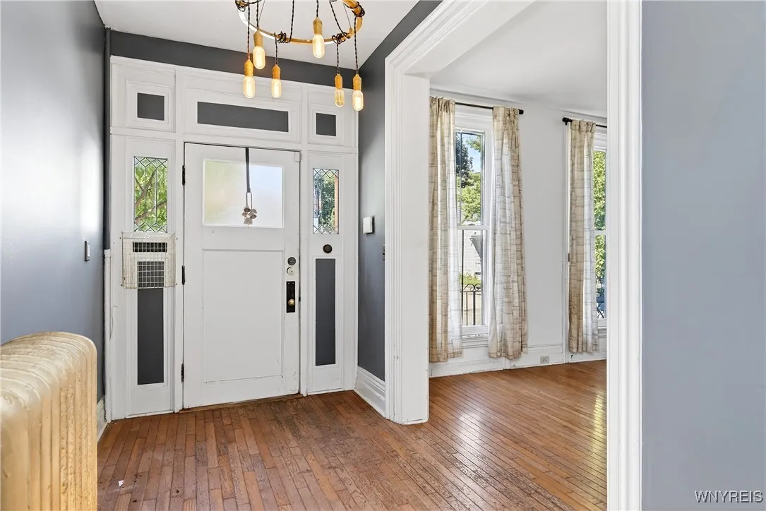 107 College Street, Buffalo, New York 14201, Buffalo, New York 14201, 3 Bedrooms Bedrooms, 12 Rooms Rooms,2 BathroomsBathrooms,Residential,For Sale,107 College Street, Buffalo, New York 14201,B1632557