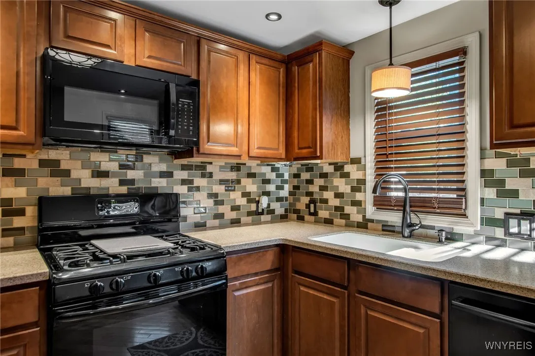 800 Tifft Street, Buffalo, New York 14220, Buffalo, New York 14220, 3 Bedrooms Bedrooms, 8 Rooms Rooms,1 BathroomBathrooms,Residential,For Sale,800 Tifft Street, Buffalo, New York 14220,B1632428