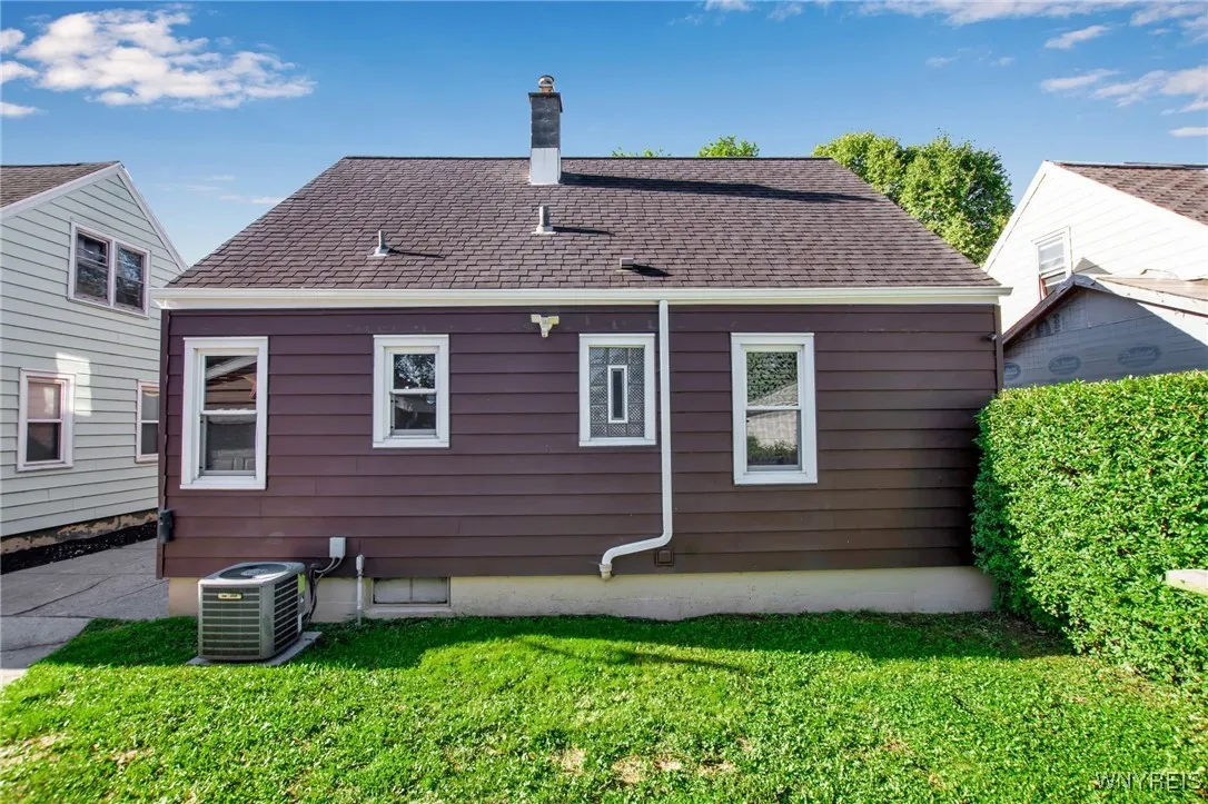 800 Tifft Street, Buffalo, New York 14220, Buffalo, New York 14220, 3 Bedrooms Bedrooms, 8 Rooms Rooms,1 BathroomBathrooms,Residential,For Sale,800 Tifft Street, Buffalo, New York 14220,B1632428