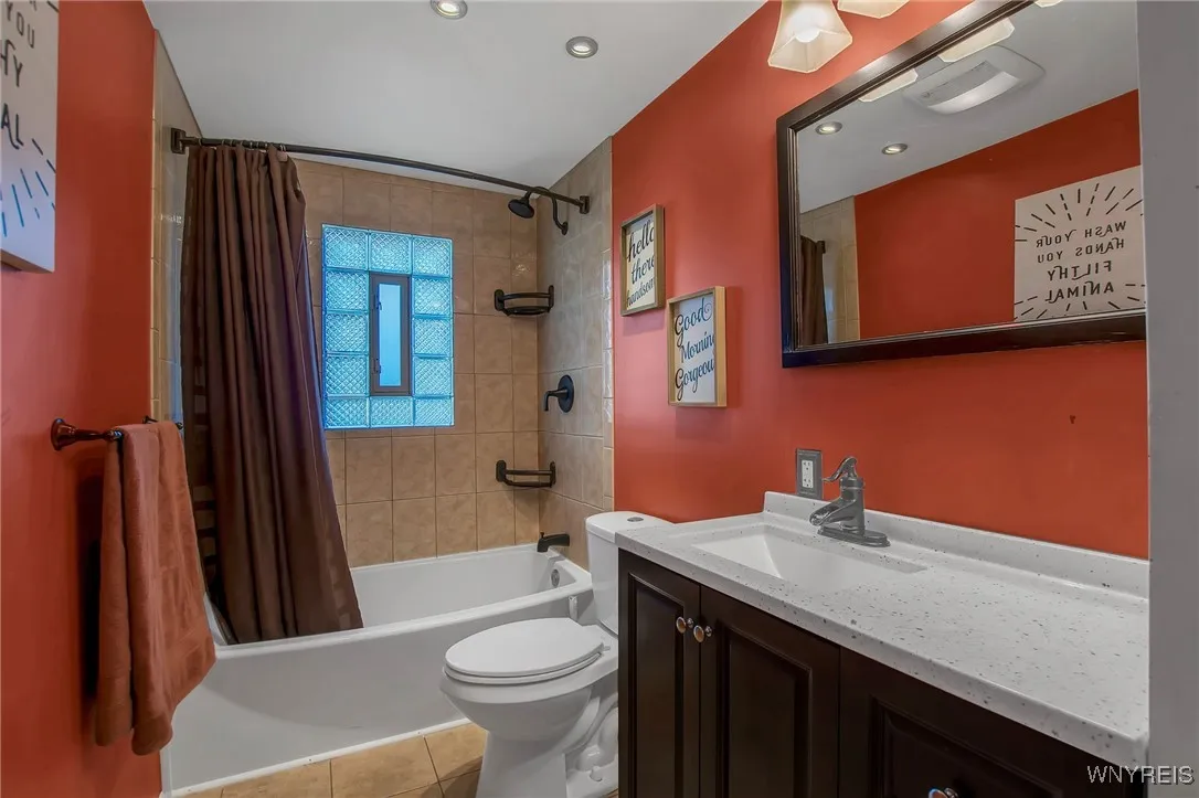 800 Tifft Street, Buffalo, New York 14220, Buffalo, New York 14220, 3 Bedrooms Bedrooms, 8 Rooms Rooms,1 BathroomBathrooms,Residential,For Sale,800 Tifft Street, Buffalo, New York 14220,B1632428