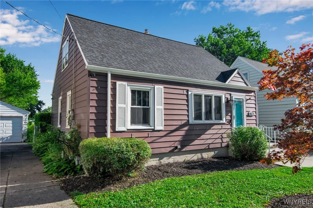 800 Tifft Street, Buffalo, New York 14220, Buffalo, New York 14220, 3 Bedrooms Bedrooms, 8 Rooms Rooms,1 BathroomBathrooms,Residential,For Sale,800 Tifft Street, Buffalo, New York 14220,B1632428