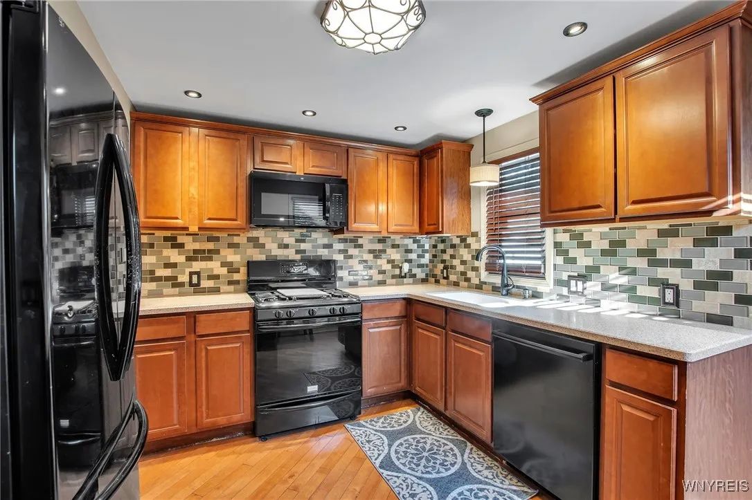 800 Tifft Street, Buffalo, New York 14220, Buffalo, New York 14220, 3 Bedrooms Bedrooms, 8 Rooms Rooms,1 BathroomBathrooms,Residential,For Sale,800 Tifft Street, Buffalo, New York 14220,B1632428