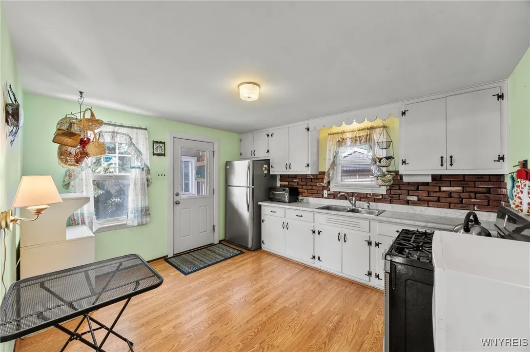 42 Springville Avenue, Amherst, New York 14226, Amherst, New York 14226, 4 Bedrooms Bedrooms, 7 Rooms Rooms,1 BathroomBathrooms,Residential,For Sale,42 Springville Avenue, Amherst, New York 14226,0,B1633487