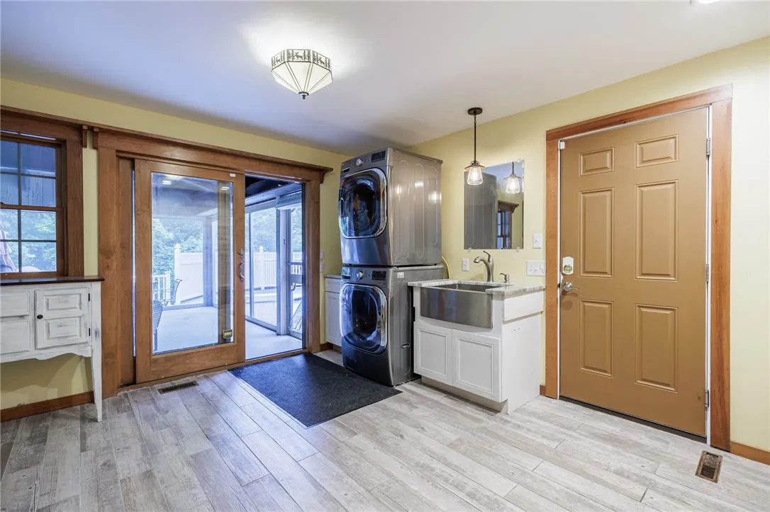 620 Holt Road, Webster, New York 14580, Webster, New York 14580, 5 Bedrooms Bedrooms, 10 Rooms Rooms,3 BathroomsBathrooms,Residential,For Sale,620 Holt Road, Webster, New York 14580,0,R1631568