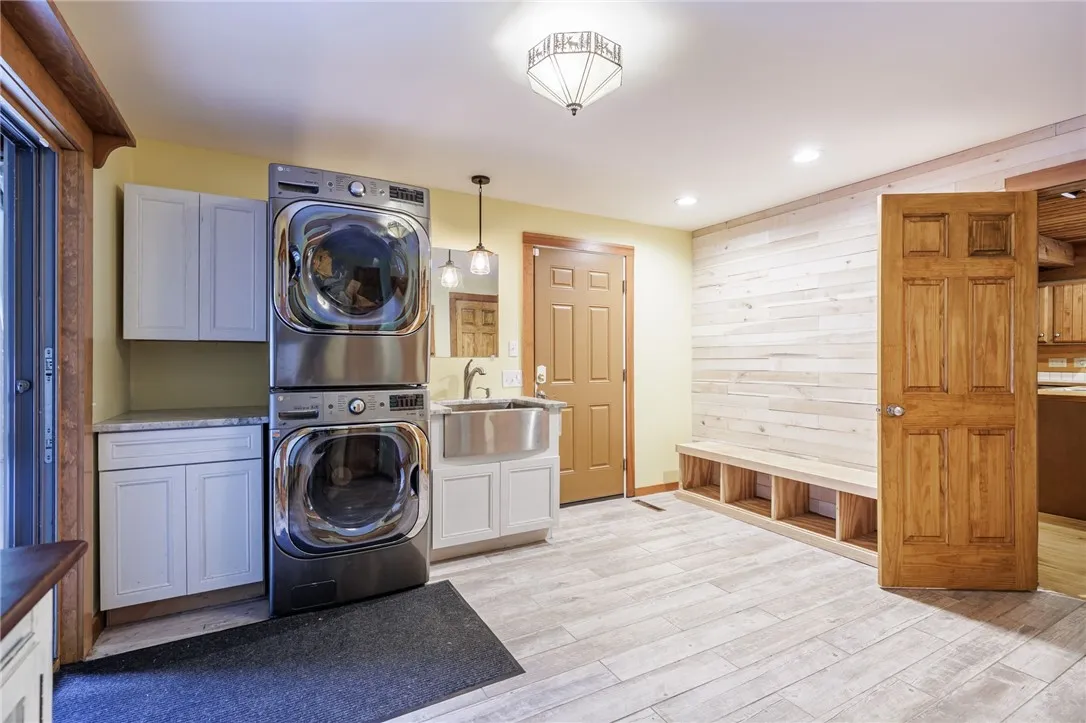 620 Holt Road, Webster, New York 14580, Webster, New York 14580, 5 Bedrooms Bedrooms, 10 Rooms Rooms,3 BathroomsBathrooms,Residential,For Sale,620 Holt Road, Webster, New York 14580,0,R1631568