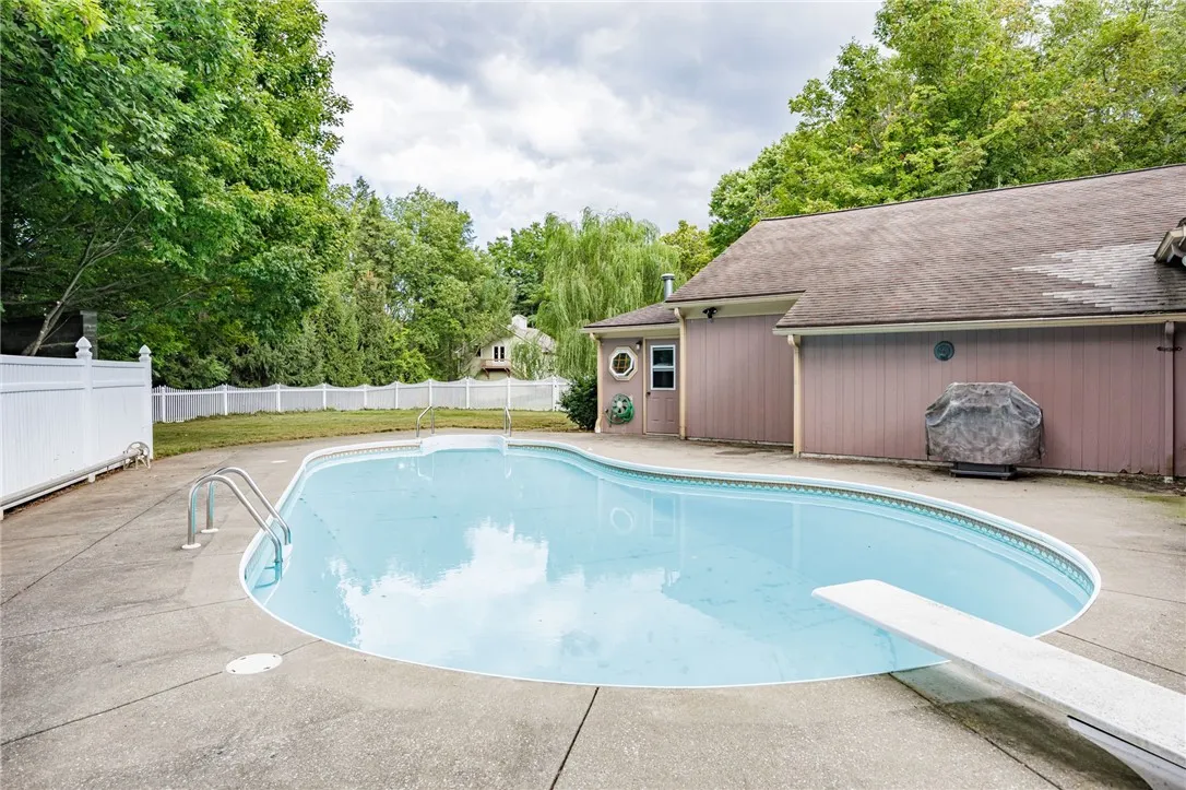 620 Holt Road, Webster, New York 14580, Webster, New York 14580, 5 Bedrooms Bedrooms, 10 Rooms Rooms,3 BathroomsBathrooms,Residential,For Sale,620 Holt Road, Webster, New York 14580,0,R1631568