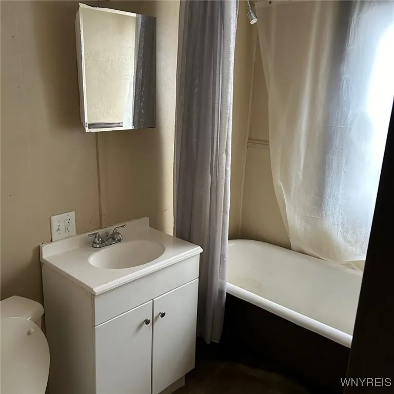 95 Carl Street, Buffalo, New York 14215, Buffalo, New York 14215, 4 Bedrooms Bedrooms, ,2 BathroomsBathrooms,Residential,For Sale,95 Carl Street, Buffalo, New York 14215,B1630072