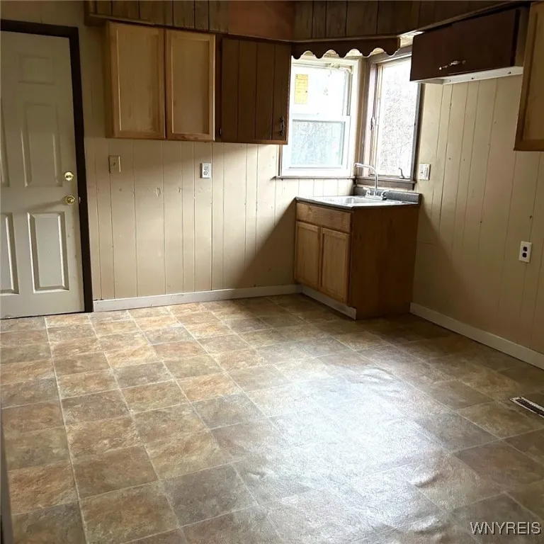 95 Carl Street, Buffalo, New York 14215, Buffalo, New York 14215, 4 Bedrooms Bedrooms, ,2 BathroomsBathrooms,Residential,For Sale,95 Carl Street, Buffalo, New York 14215,B1630072