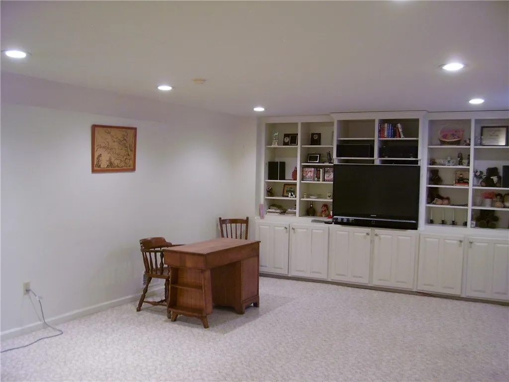 8 Cole Drive, Norwich, New York 13815, Norwich, New York 13815, 3 Bedrooms Bedrooms, 8 Rooms Rooms,2 BathroomsBathrooms,Residential,For Sale,8 Cole Drive, Norwich, New York 13815,0,R1633018