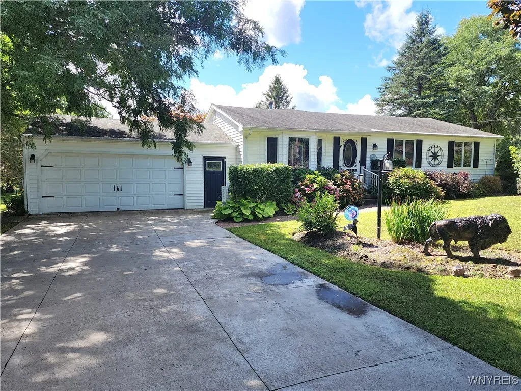 141 Valley View Drive, Elma, New York 14059, Elma, New York 14059, 3 Bedrooms Bedrooms, 9 Rooms Rooms,2 BathroomsBathrooms,Residential,Closed,141 Valley View Drive, Elma, New York 14059,0,B1633122