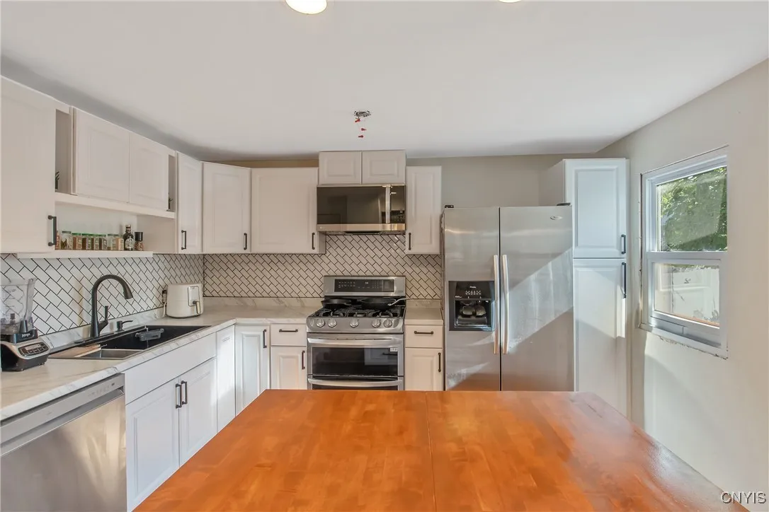 105 Horseshoe Drive, Geddes, New York 13219, Geddes, New York 13219, 3 Bedrooms Bedrooms, 8 Rooms Rooms,2 BathroomsBathrooms,Residential,Closed,105 Horseshoe Drive, Geddes, New York 13219,0,S1633561