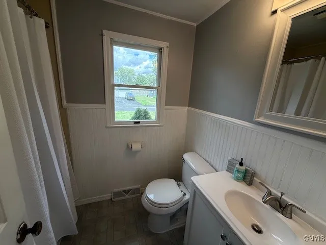 310 Midwood Drive, Salina, New York 13088, Salina, New York 13088, 3 Bedrooms Bedrooms, 8 Rooms Rooms,2 BathroomsBathrooms,Residential,For Sale,310 Midwood Drive, Salina, New York 13088,0,S1633413