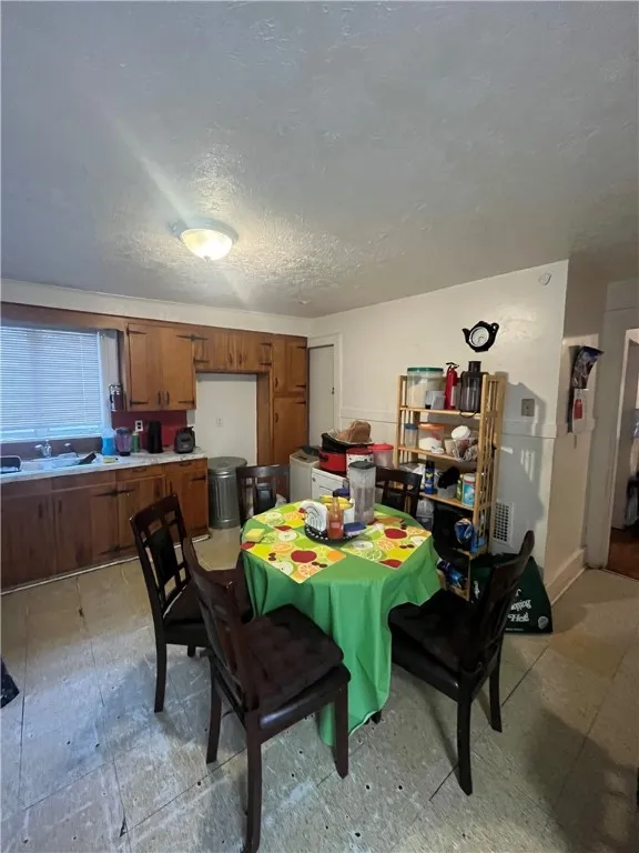204 Fairgate Street, Rochester, New York 14606, Rochester, New York 14606, 5 Bedrooms Bedrooms, ,3 BathroomsBathrooms,Residential,For Sale,204 Fairgate Street, Rochester, New York 14606,0,R1633190