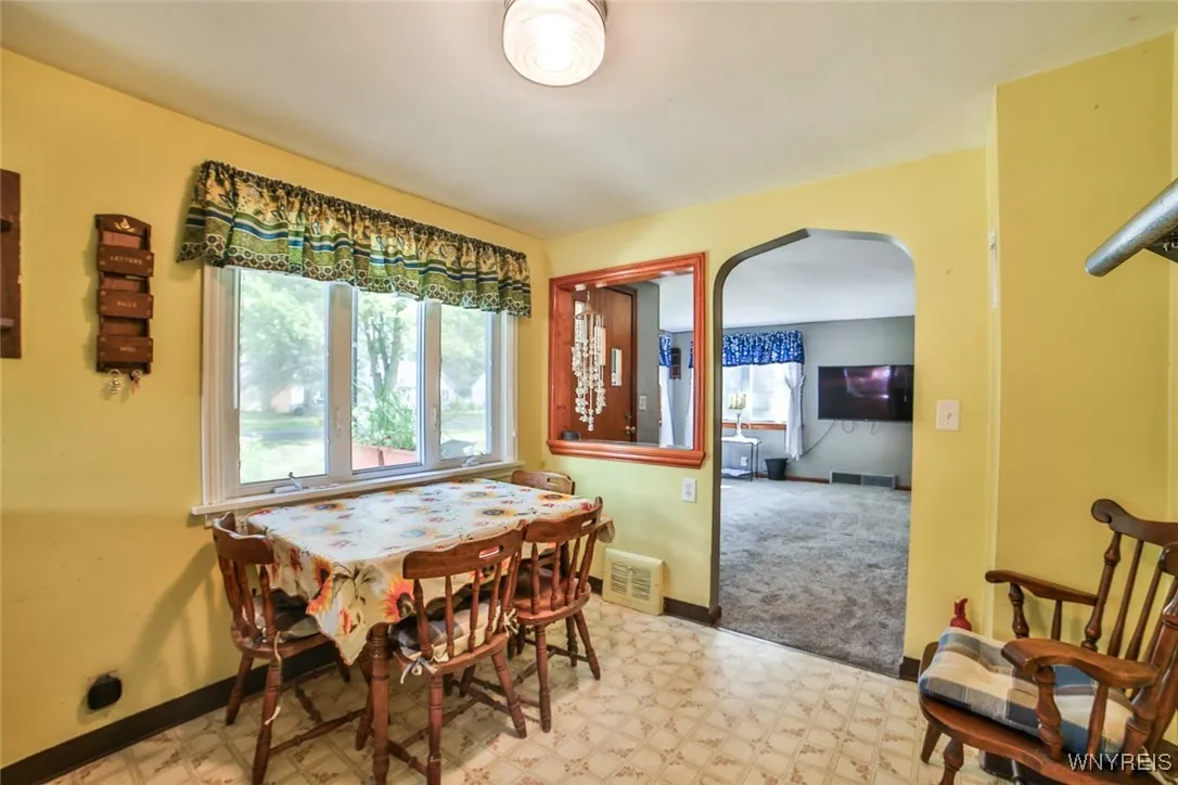 1261 Parkview Drive, North Tonawanda, New York 141, North Tonawanda, New York 14120, 3 Bedrooms Bedrooms, 6 Rooms Rooms,1 BathroomBathrooms,Residential,For Sale,1261 Parkview Drive, North Tonawanda, New York 141,B1632860