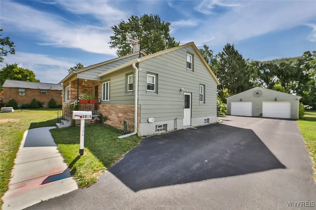 1261 Parkview Drive, North Tonawanda, New York 141, North Tonawanda, New York 14120, 3 Bedrooms Bedrooms, 6 Rooms Rooms,1 BathroomBathrooms,Residential,For Sale,1261 Parkview Drive, North Tonawanda, New York 141,B1632860