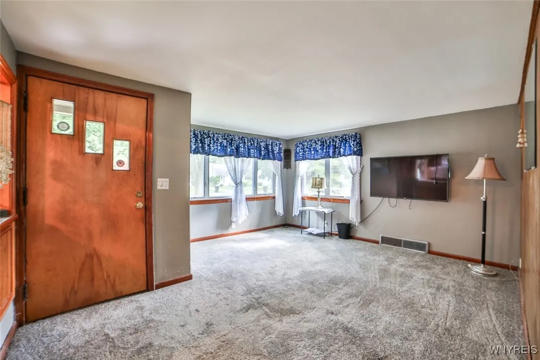 1261 Parkview Drive, North Tonawanda, New York 141, North Tonawanda, New York 14120, 3 Bedrooms Bedrooms, 6 Rooms Rooms,1 BathroomBathrooms,Residential,For Sale,1261 Parkview Drive, North Tonawanda, New York 141,B1632860