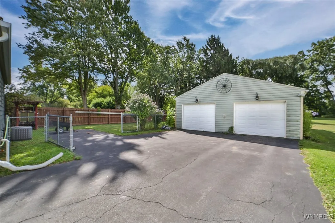 1261 Parkview Drive, North Tonawanda, New York 141, North Tonawanda, New York 14120, 3 Bedrooms Bedrooms, 6 Rooms Rooms,1 BathroomBathrooms,Residential,For Sale,1261 Parkview Drive, North Tonawanda, New York 141,B1632860