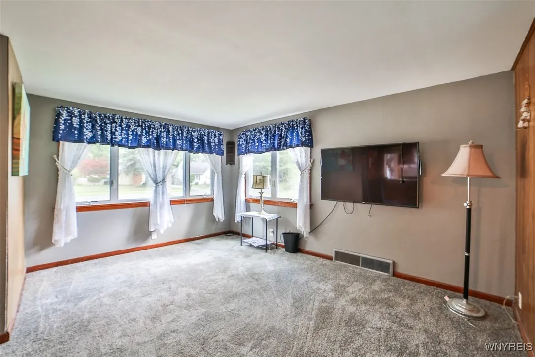 1261 Parkview Drive, North Tonawanda, New York 141, North Tonawanda, New York 14120, 3 Bedrooms Bedrooms, 6 Rooms Rooms,1 BathroomBathrooms,Residential,For Sale,1261 Parkview Drive, North Tonawanda, New York 141,B1632860