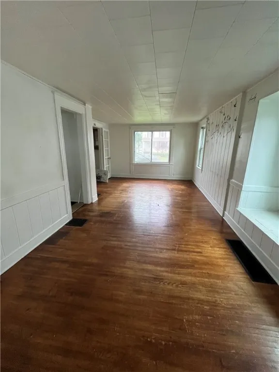 87 Sunset Street, Rochester, New York 14606, Rochester, New York 14606, 3 Bedrooms Bedrooms, 5 Rooms Rooms,1 BathroomBathrooms,Residential,For Sale,87 Sunset Street, Rochester, New York 14606,0,R1633194