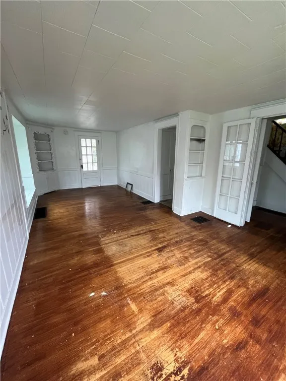87 Sunset Street, Rochester, New York 14606, Rochester, New York 14606, 3 Bedrooms Bedrooms, 5 Rooms Rooms,1 BathroomBathrooms,Residential,For Sale,87 Sunset Street, Rochester, New York 14606,0,R1633194