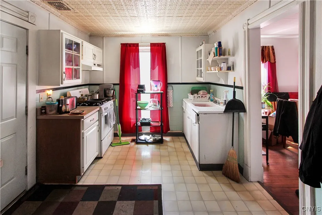 660 Cooper Street, Watertown City, New York 13601, Watertown City, New York 13601, 4 Bedrooms Bedrooms, 9 Rooms Rooms,1 BathroomBathrooms,Residential,For Sale,660 Cooper Street, Watertown City, New York 13601,0,S1633582