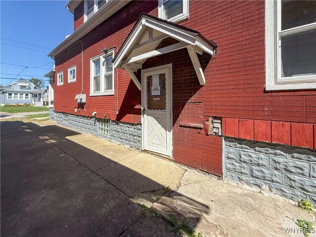 Side Door Entrance to 2nd Upstairs Apartment