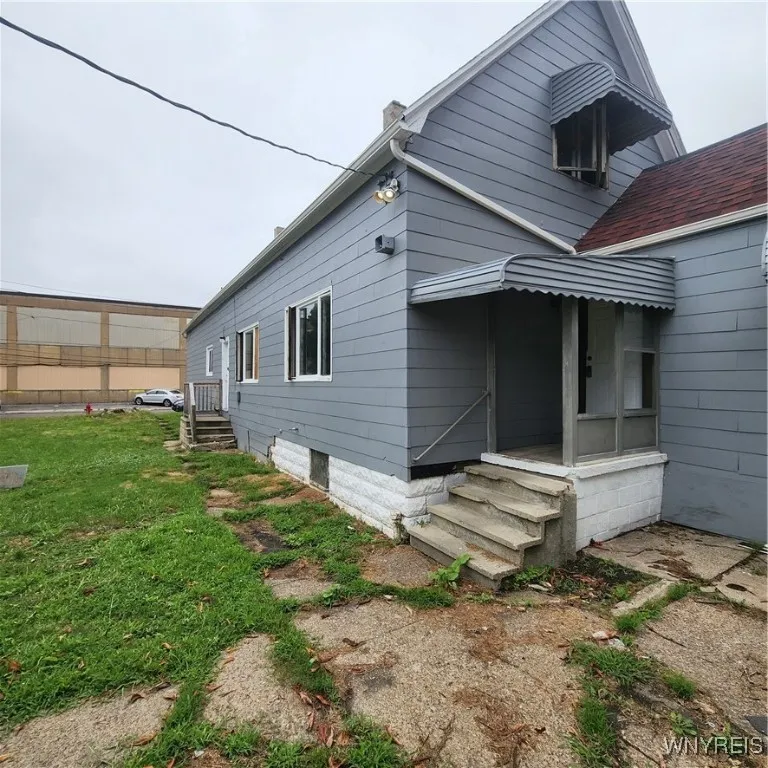 111 Roberts Avenue, Buffalo, New York 14206, Buffalo, New York 14206, 5 Bedrooms Bedrooms, ,2 BathroomsBathrooms,Residential,For Sale,111 Roberts Avenue, Buffalo, New York 14206,B1633587