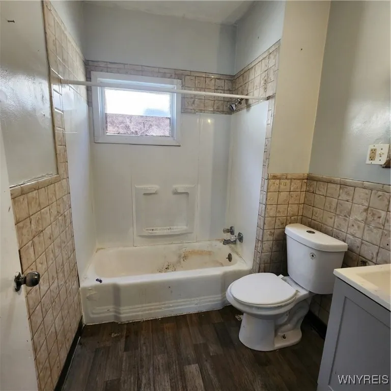 111 Roberts Avenue, Buffalo, New York 14206, Buffalo, New York 14206, 5 Bedrooms Bedrooms, ,2 BathroomsBathrooms,Residential,For Sale,111 Roberts Avenue, Buffalo, New York 14206,B1633587