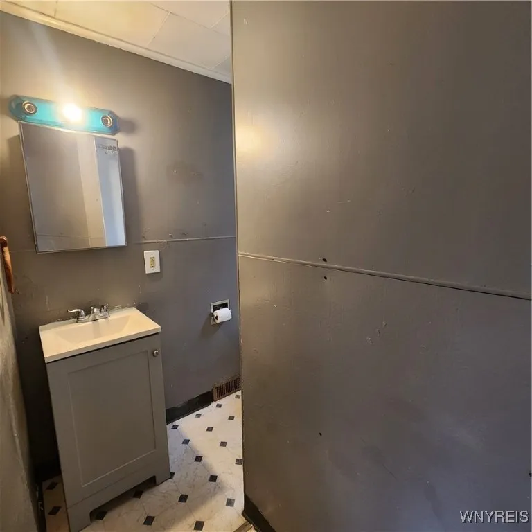 111 Roberts Avenue, Buffalo, New York 14206, Buffalo, New York 14206, 5 Bedrooms Bedrooms, ,2 BathroomsBathrooms,Residential,For Sale,111 Roberts Avenue, Buffalo, New York 14206,B1633587