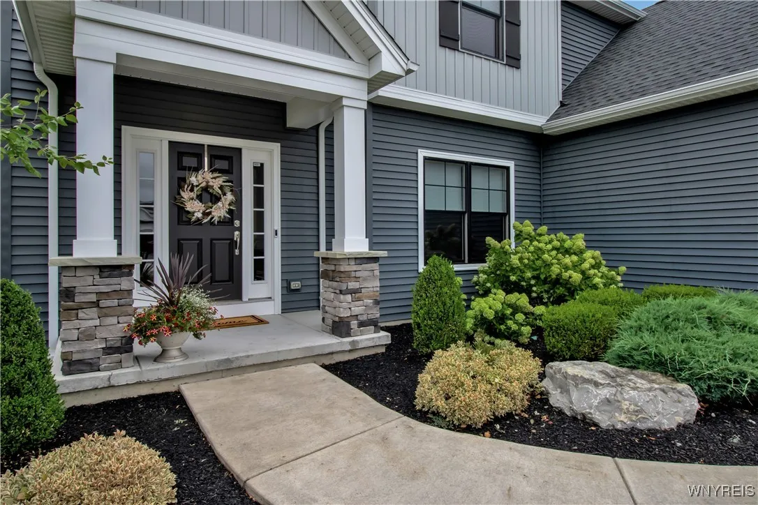 Beautiful curb appeal!