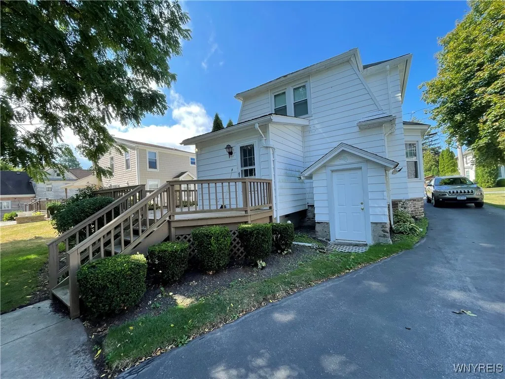 1571 Clinton, Newfane, New York 14126, Newfane, New York 14126, 3 Bedrooms Bedrooms, 8 Rooms Rooms,2 BathroomsBathrooms,Residential,For Sale,1571 Clinton, Newfane, New York 14126,0,B1631709