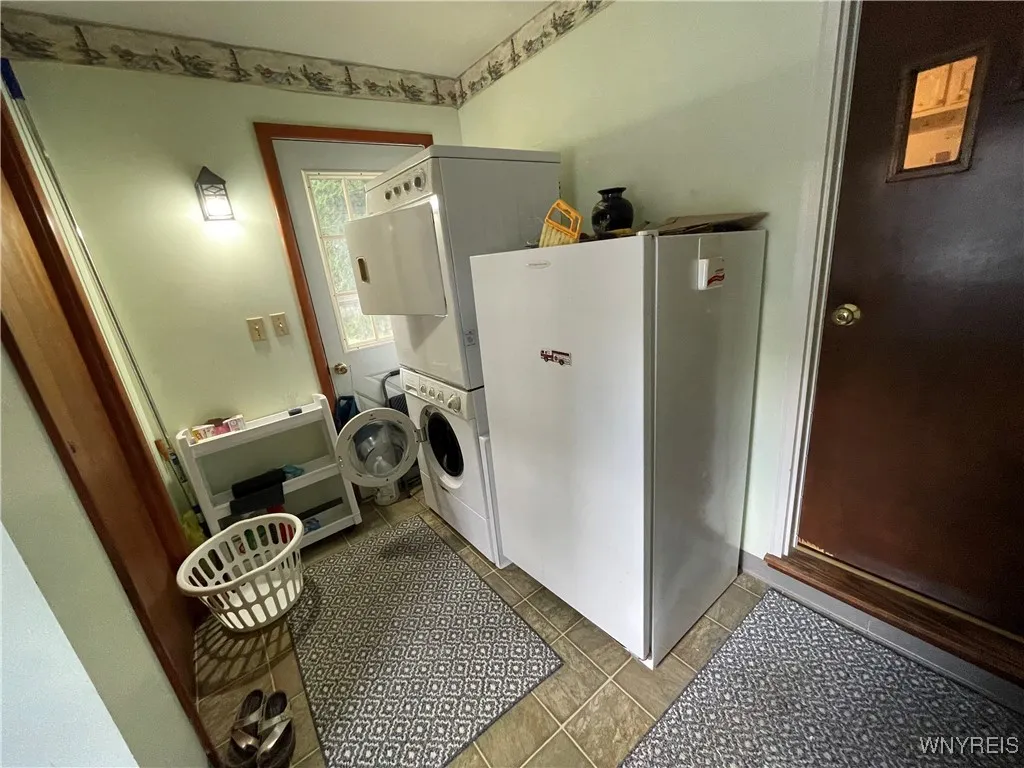 1571 Clinton, Newfane, New York 14126, Newfane, New York 14126, 3 Bedrooms Bedrooms, 8 Rooms Rooms,2 BathroomsBathrooms,Residential,For Sale,1571 Clinton, Newfane, New York 14126,0,B1631709
