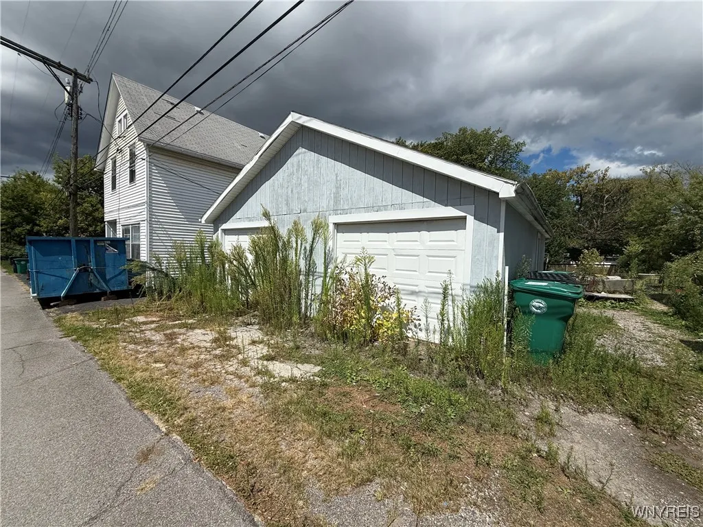 635 Elmwood Avenue, Niagara Falls, New York 14301, Niagara Falls, New York 14301, 3 Bedrooms Bedrooms, 6 Rooms Rooms,1 BathroomBathrooms,Residential,For Sale,635 Elmwood Avenue, Niagara Falls, New York 14301,0,B1633310