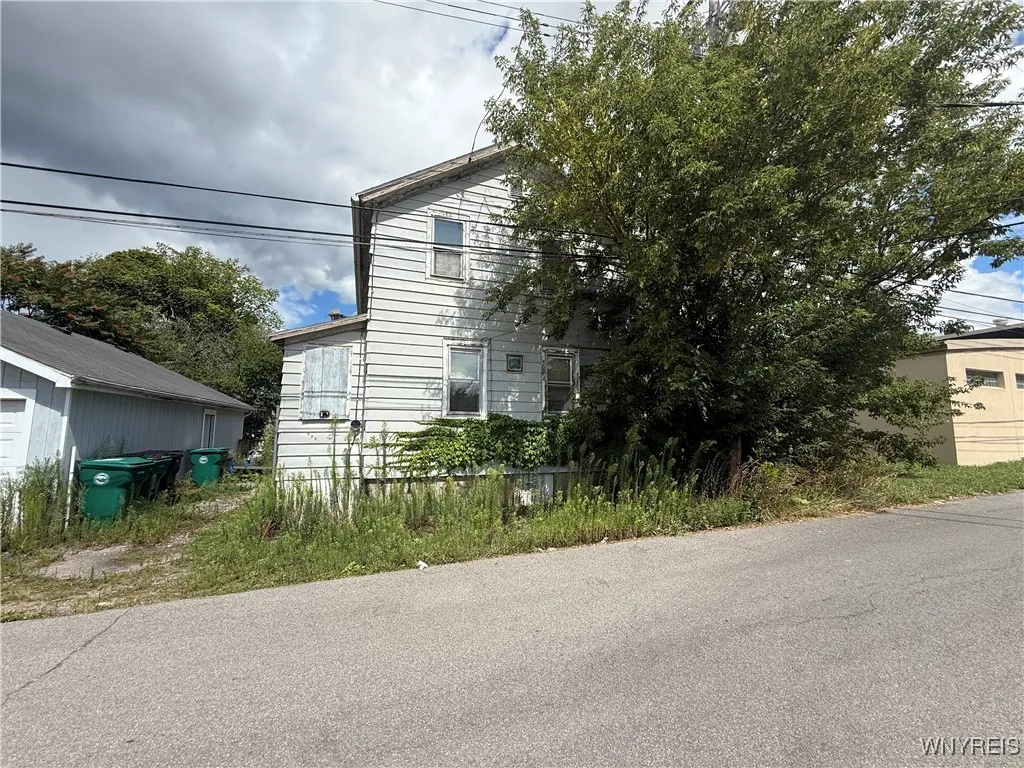 635 Elmwood Avenue, Niagara Falls, New York 14301, Niagara Falls, New York 14301, 3 Bedrooms Bedrooms, 6 Rooms Rooms,1 BathroomBathrooms,Residential,For Sale,635 Elmwood Avenue, Niagara Falls, New York 14301,0,B1633310