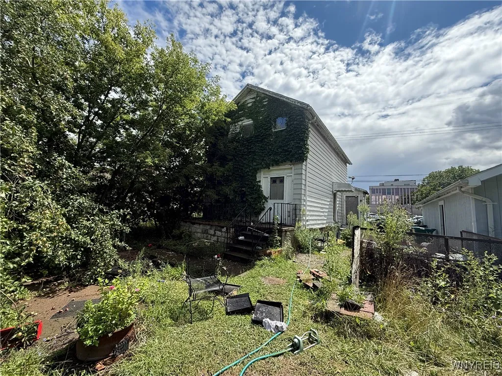 635 Elmwood Avenue, Niagara Falls, New York 14301, Niagara Falls, New York 14301, 3 Bedrooms Bedrooms, 6 Rooms Rooms,1 BathroomBathrooms,Residential,For Sale,635 Elmwood Avenue, Niagara Falls, New York 14301,0,B1633310