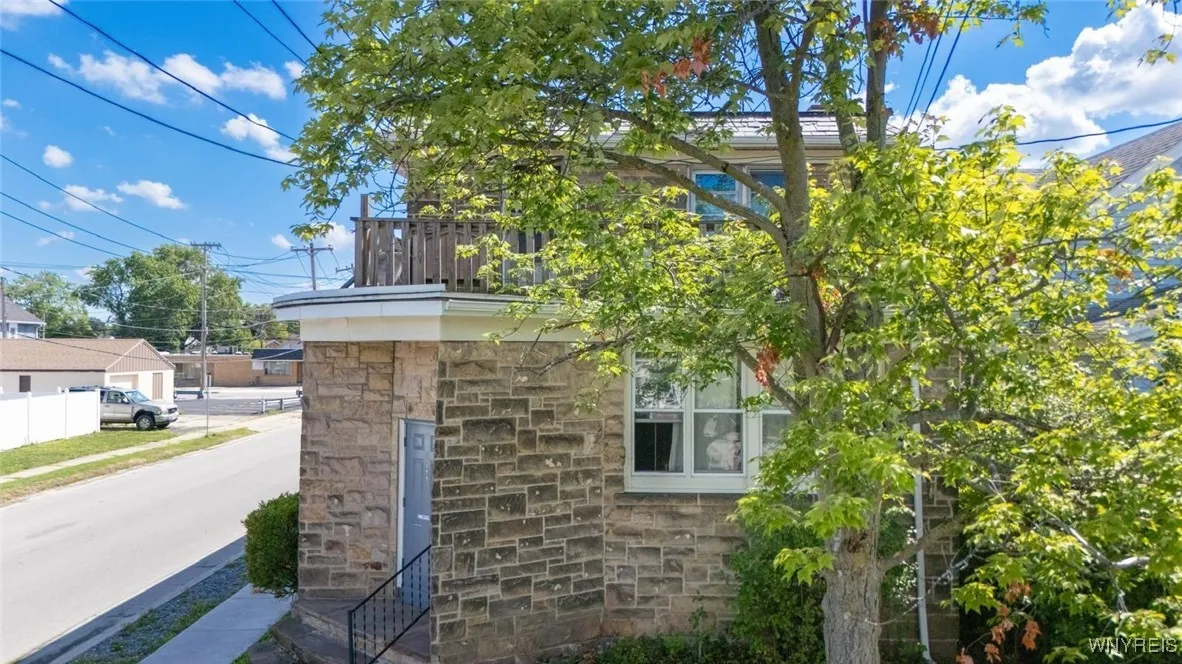 179 Callodine Avenue, Amherst, New York 14226, Amherst, New York 14226, 9 Bedrooms Bedrooms, ,4 BathroomsBathrooms,Residential,For Sale,179 Callodine Avenue, Amherst, New York 14226,B1633141