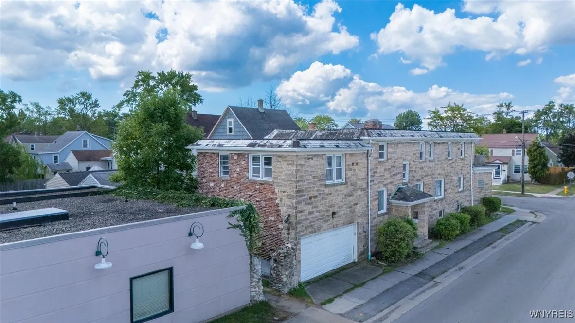 179 Callodine Avenue, Amherst, New York 14226, Amherst, New York 14226, 9 Bedrooms Bedrooms, ,4 BathroomsBathrooms,Residential,For Sale,179 Callodine Avenue, Amherst, New York 14226,B1633141