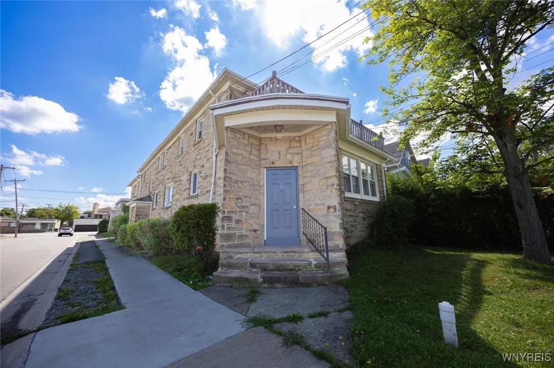 179 Callodine Avenue, Amherst, New York 14226, Amherst, New York 14226, 9 Bedrooms Bedrooms, ,4 BathroomsBathrooms,Residential,For Sale,179 Callodine Avenue, Amherst, New York 14226,B1633141