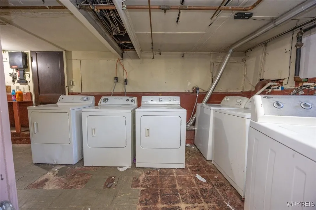 179 Callodine Avenue, Amherst, New York 14226, Amherst, New York 14226, 9 Bedrooms Bedrooms, ,4 BathroomsBathrooms,Residential,For Sale,179 Callodine Avenue, Amherst, New York 14226,B1633141