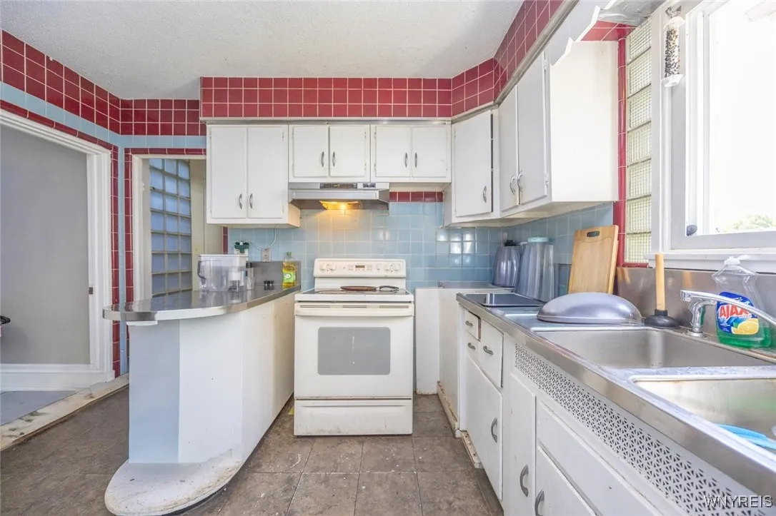 179 Callodine Avenue, Amherst, New York 14226, Amherst, New York 14226, 9 Bedrooms Bedrooms, ,4 BathroomsBathrooms,Residential,For Sale,179 Callodine Avenue, Amherst, New York 14226,B1633141