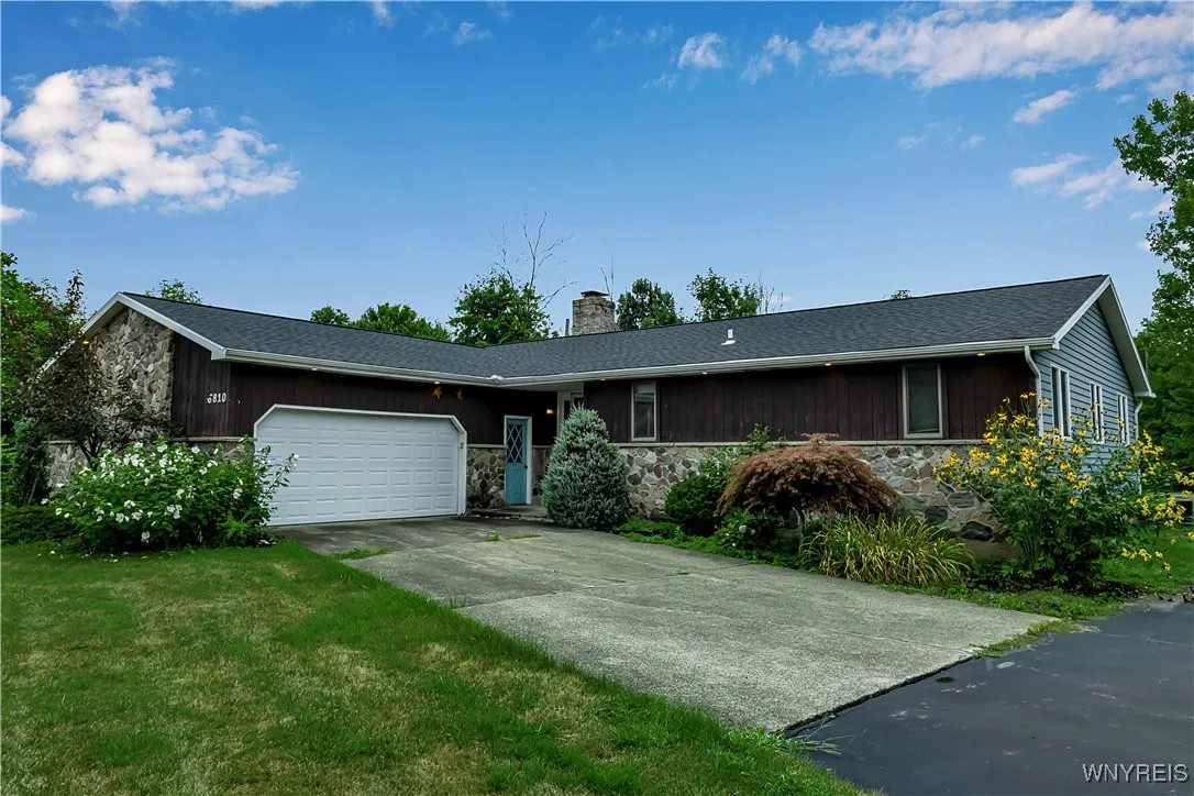 6810 Tuscany Lane, Clarence, New York 14051, Clarence, New York 14051, 4 Bedrooms Bedrooms, 7 Rooms Rooms,2 BathroomsBathrooms,Residential,For Sale,6810 Tuscany Lane, Clarence, New York 14051,B1631660