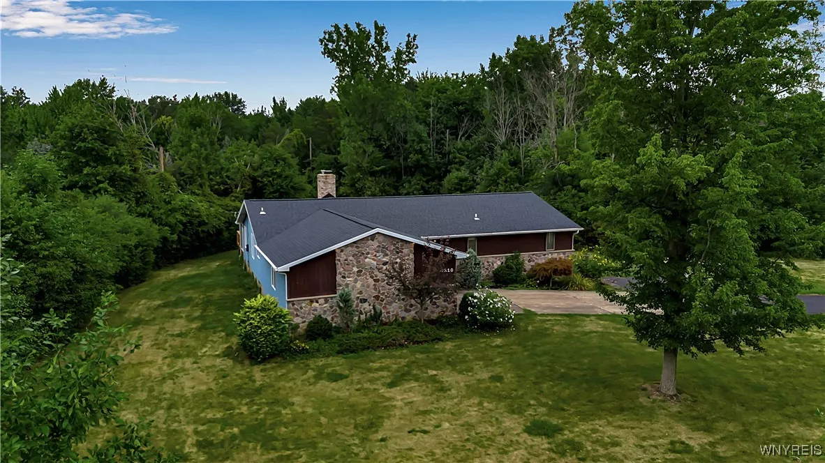 6810 Tuscany Lane, Clarence, New York 14051, Clarence, New York 14051, 4 Bedrooms Bedrooms, 7 Rooms Rooms,2 BathroomsBathrooms,Residential,For Sale,6810 Tuscany Lane, Clarence, New York 14051,B1631660